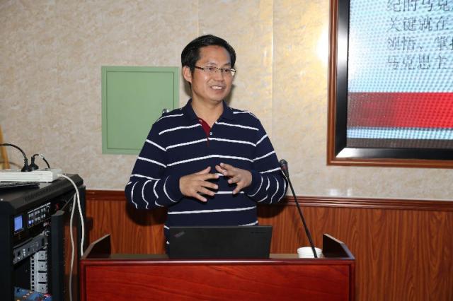 20180514152628484187501229.jpg 沈湘平教授做主题讲座3.jpg